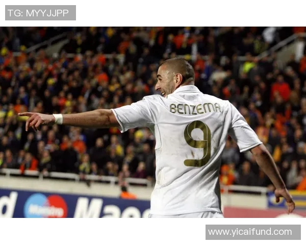 本泽马:从足球天才到传奇前锋的辉煌历程与成就分析 本泽马:从足球天才到传奇前锋的辉煌历程与成就分析